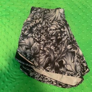 Lululemon hotty hot shorts size 4 tall
